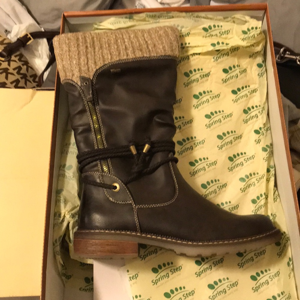 Brown winter boots